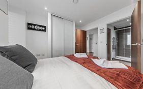 New Apartment 20 Mins From Waterloo London Bp36